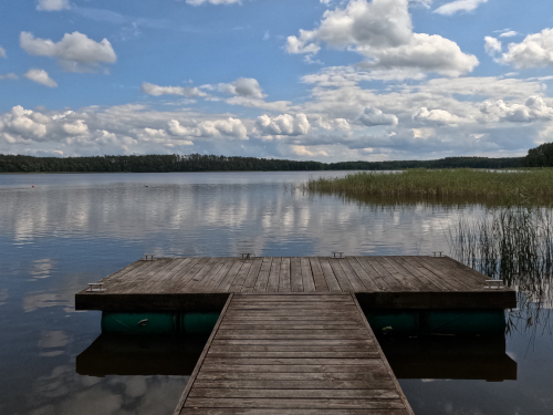 pomost nad jeziorem